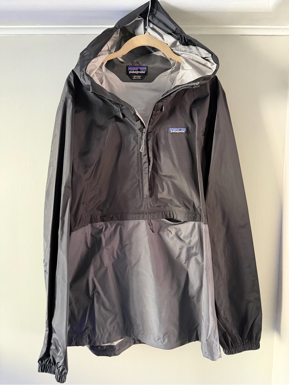 Patagonia Black and Light Gray Hooded Pullover Rain Anorak